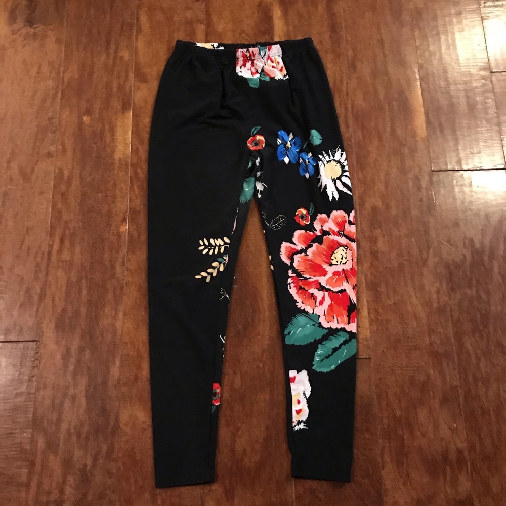 Agnes and Dora black vintage floral leggings